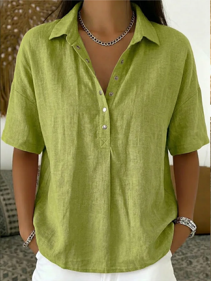 Tessa Blus med Krage &amp; Knappdetalj |  STOCKHOLMWEAR®