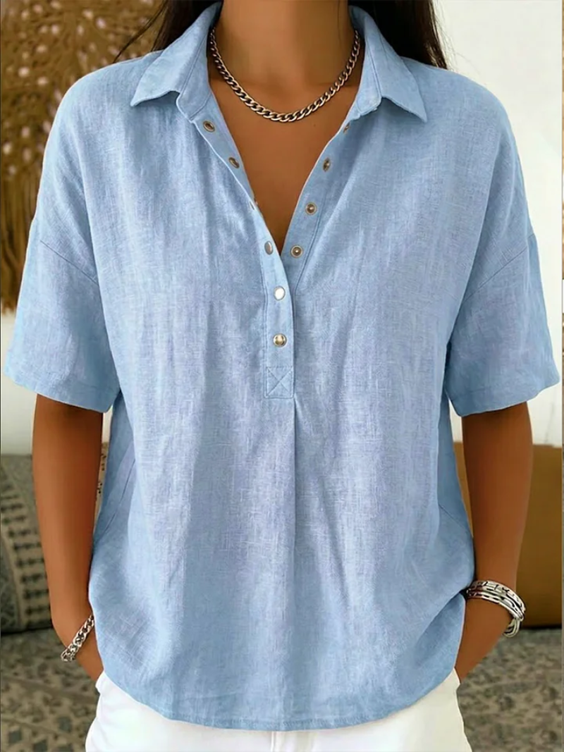 Tessa Blus med Krage &amp; Knappdetalj |  STOCKHOLMWEAR®
