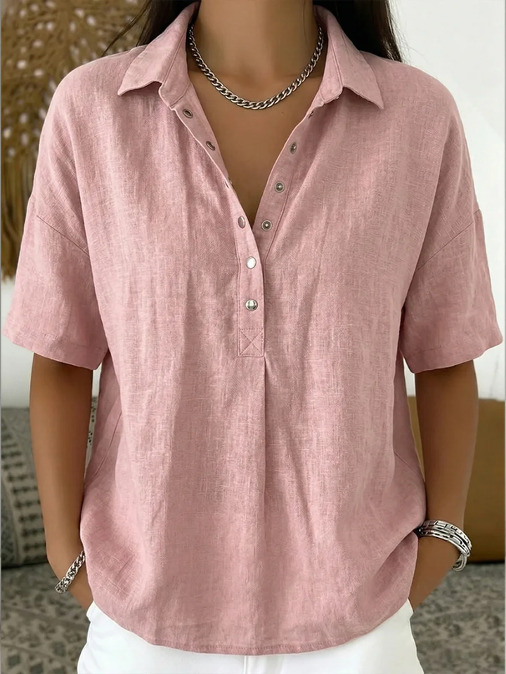 Tessa Blus med Krage &amp; Knappdetalj |  STOCKHOLMWEAR®