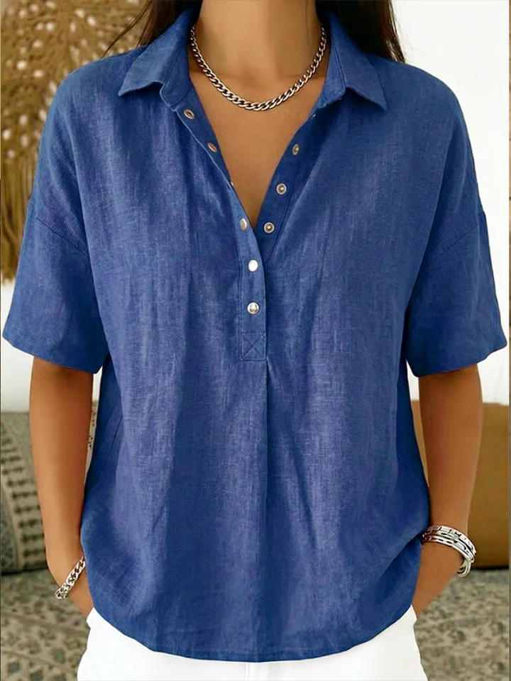 Tessa Blus med Krage &amp; Knappdetalj |  STOCKHOLMWEAR®